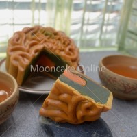 单黄绿茶 Green Tea Lotus Paste Mooncake with 1 Yolk