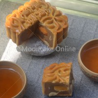 双黄莲蓉 Lotus Paste Mooncake with 2 Yolks